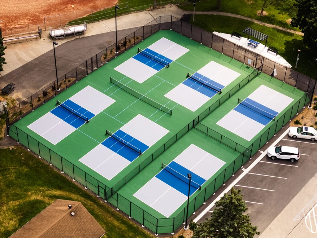 Chi phí sơn sân pickleball 9 lớp êm chân 